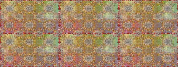 Raster illüstrasyonu. Kusursuz bir arka plan modeli. Suluboya, elle çizilmiş. Kahverengi ve nötr renklerde yaprakları olan yabani çiçekler.