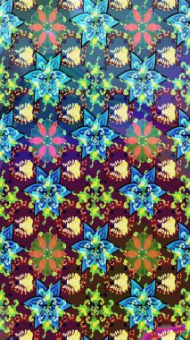 Üst manzara, yumuşak stil. Sevgililer günü ve tebrik kartı konsepti için şık bir davetiye. Çiçek kompozisyonu, el boyası, hassas şablon. Mavi ve mor renkte manzaralı çiçek deseni.