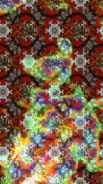 Çiçek kompozisyonu, el boyası, hassas şablon. Üst manzara, yumuşak kahverengi renk. Sevgililer günü ve tebrik kartı konsepti için şık bir davetiye. Manzaralı çiçek deseni.