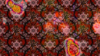 Çiçeksel çizim kalıbının yansıması. Vadinin çiçekleri kahverengi, kırmızı ve pembe renklerde.