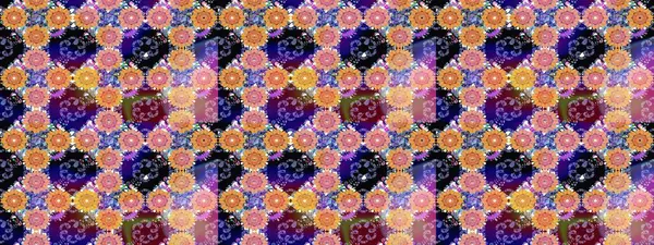 Mavi renkler ve parlak çiçekler üzerine soyut çizim deseni. Çiçeksel elementlerle süslenmiş zarif raster dokusu. Küçük çiçekte şirin bir çiçek deseni var..