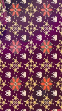 Sabıka fotoğraflarında, bebek kıyafetlerinde, duvar kâğıtlarında, paket kutularında falan kullanılabilir. Zarif, parlak ve eskiz mor çiçek desenli.