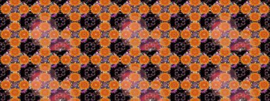 Çiçeksiz desenli, suluboya elle çizilmiş elementler. Parlak renkli fantezi çiçekleri, yapraklar, turuncu ve siyah renkli tomurcuklar, turuncu ve siyah.