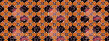 Çiçeksiz desenli, suluboya elle çizilmiş elementler. Parlak renkli fantezi çiçekleri, yapraklar, turuncu ve siyah renkli tomurcuklar, turuncu ve siyah.