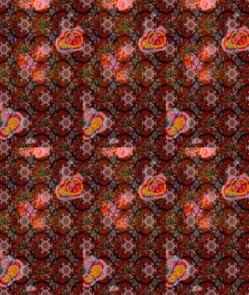 Çiçeksel çizim kalıbının yansıması. Vadinin çiçekleri kahverengi, kırmızı ve pembe renklerde.