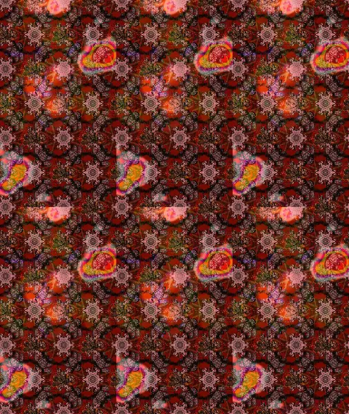 Çiçeksel çizim kalıbının yansıması. Vadinin çiçekleri kahverengi, kırmızı ve pembe renklerde.