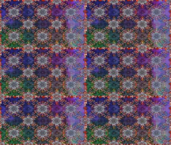 Gri ve mor renkli çiçekler. Raster illüstrasyonunda kusursuz çiçek deseni. Düz Çiçek Elementleri Tasarımı. Renkli Yaz Temalı Kusursuz Arkaplan.