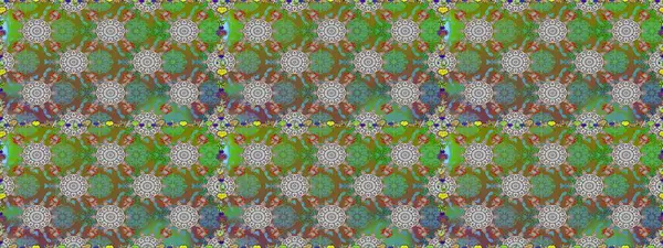 Yeşil ve kahverengi renkli çiçekler. Küçük çiçekte sevimli çiçek deseni var..