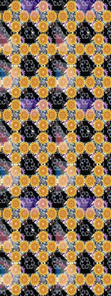 Sarı arka planda. Çocuksu tasarım. Tekstil, kumaş, ambalaj, hatıra defteri için hoş bir çiçek arkaplanı. Elle çizilmiş karalama çiçekleri ile Raster çizim deseni.