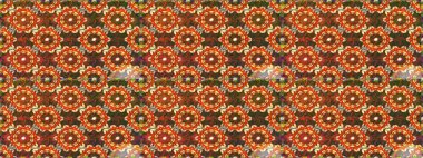 Barok tarzında kusursuz bir doğulu süsü. Kahverengi renkli ve altın elementli geleneksel klasik altın sarısı desen.