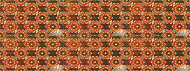 Barok tarzında kusursuz bir doğulu süsü. Kahverengi renkli ve altın elementli geleneksel klasik altın sarısı desen.