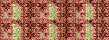 Klasik raster sarısı, kusursuz desen. Çiçek süsü kumaş deseni, cam, çiçek desenli metal altın elementli kırmızı renkte..