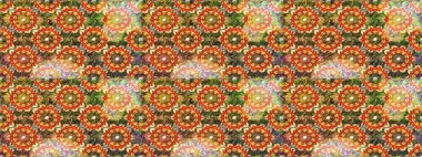 Kahverengi renklerde ve altın elementlerle geleneksel altın sarısı desen. Barok tarzında kusursuz bir doğulu süsü..