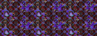 Raster çiçek desenleri çiziyor. Vadinin çiçekleri menekşe ve kahverengi renklerde.