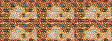 Altın antika ortaçağ dekoratifi, yapraklar ve turuncu renklerde altın desenli süslemeleri olan dikişsiz bir şablon. Kusursuz kraliyet lüksü, altın barok kumaş rengi..