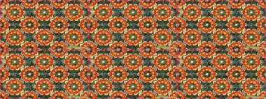 Barok tarzında kusursuz bir doğulu süsü. Kahverengi renkli ve altın elementli geleneksel klasik altın sarısı desen.