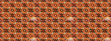 Kahverengi renklerde ve altın elementlerle geleneksel altın sarısı desen. Barok tarzında kusursuz bir doğulu süsü..