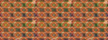 Çiçek desenli altın metal. Raster altın çiçek süsü brokar kumaş ve cam desenli. Kahverengi renkler ve altın elementler. Kusursuz altın desen.