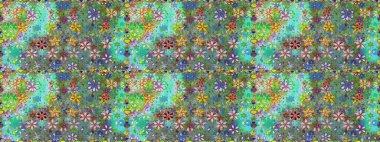 Küçük çiçekte hoş bir çiçek deseni var. Yeşil renkler ve parlak çiçekler üzerinde soyut, pürüzsüz desen. Çiçek elementli zarif raster dokusu..