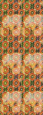 Raster altın tekstil baskısı. Turuncu renklerde altın desenli, altın elementli. Çiçek kiremitleri. İslam tasarımı. Kusursuz desenli oryantal süs.