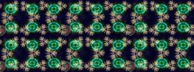 Çiçeksel çizim kalıbının yansıması. Vadinin çiçekleri siyah renklerde.