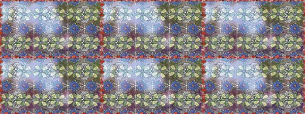 Çiçeksiz desenli, suluboya elle çizilmiş elementler. Parlak renkli fantezi çiçekleri, yapraklar, gri ve nötr renklerde tomurcuklar gri ve nötr.