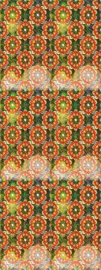 Klasik raster sarısı, kusursuz desen. Çiçek süsü kumaş deseni, cam, altın elementlerle kahverengi renklerde çiçek desenli metal..