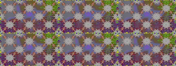 Çiçeksiz desenli, suluboya elle çizilmiş elementler. Parlak renkli fantezi çiçekleri, yapraklar, gri renkli tomurcuklar.