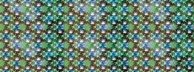 Yeşil renkler üzerine çiçek desenli çizimler, el yapımı papatyalar, papatyalar. Tekrarlayan çiçek arkaplanı, zarif yeşil çiçek duvar kağıdı.