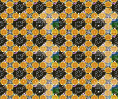 Suluboya elle çizilmiş çiçek desenli eskiz deseni. Parlak renkli fantezi çiçekleri, yapraklar, sarı renkli tomurcuklar.