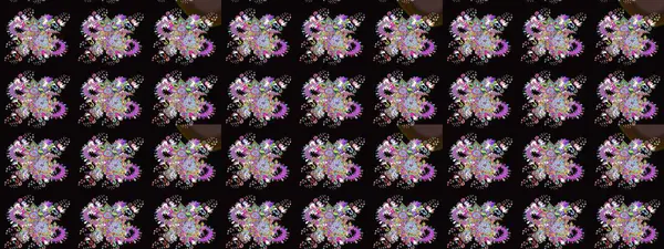 Raster. Siyah renkte güzel çiçekler, suluboya desenli eskiz deseni, duvar kağıdı, kart veya kumaş için fayanslı..