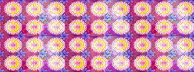 Çiçeksel elementlerle süslenmiş zarif raster dokusu. Küçük çiçekte hoş bir çiçek deseni var. Pembe renkler ve parlak çiçekler üzerine soyut çizim deseni.