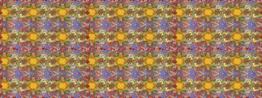 Kumaş desenli papatya çiçeği detayı. Kahverengi ve bej renkli çiçekler.