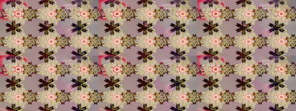 Şirin çiçekli eskiz deseni ve bej renkli yapraklar, suluboya çiçek deseni, duvar kağıdı, kart ya da kumaş için fayanslı. Raster illüstrasyonu.