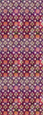 Mor renkte çiçekler olan çiçek deseni çiz. Suluboya tarzında mor renkte çiçekler.