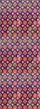 Mor renkte çiçekler olan çiçek deseni çiz. Suluboya tarzında mor renkte çiçekler.