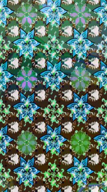 Suluboya elle çizilmiş çiçek desenli eskiz deseni. Parlak renkli fantezi çiçekleri, yapraklar, yeşil renkli tomurcuklar.