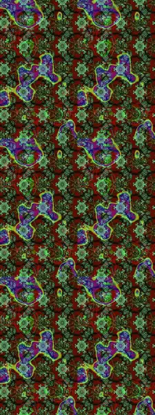 Tekstil tasarımı için yeşil ve kahverengi renkli geleneksel halk çiçekleri. Üzerinde gelincikler ve vadi zambakları olan renkli çiçek desenli nakış..