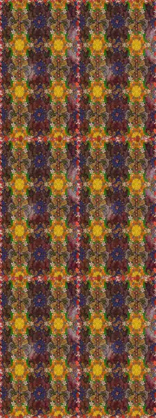 Elle çizilmiş çiçek desenli Raster çizimi. Tekstil, kumaş, ambalaj, hatıra defteri için hoş bir çiçek arkaplanı. Çocuksu tasarım. Kahverengi arkaplanda.