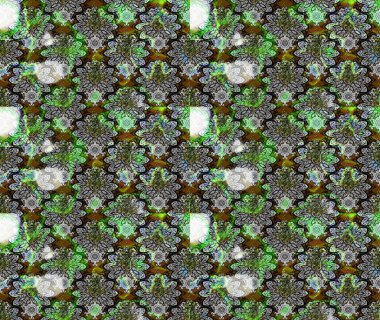 Gri arka planda. Tekstil, kumaş, ambalaj, hatıra defteri için hoş bir çiçek arkaplanı. Çocuksu tasarım. Elle çizilmiş karalama çiçekleri ile Raster çizim deseni.