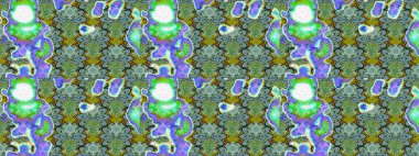 Çiçeksel çizim kalıbının yansıması. Vadinin çiçekleri yeşil ve mavi renklerde.