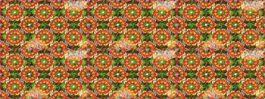 Geleneksel raster ve altın desen. Kahverengi ve turuncu renkler üzerinde klasik oryantal desen. Damask pürüzsüz süsü.