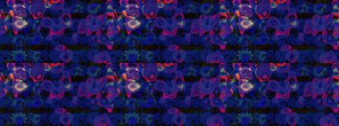 Renkli grunge, soyut arkaplanı kolomavi ve siyah çiçeklerle süslüyor. Parmak izi, kumaş, duvar kâğıdı, tekstil için raster dokusu. Nakış desenli çiçek deseni..