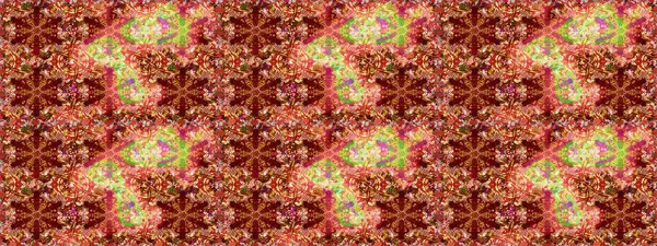 Raster illüstrasyonu. Kırmızı ve kahverengi renklerde altın. Kusursuz ortaçağ çiçek deseni. Dekoratif simetri arabesk. Doğum günü, davetiye ya da afiş için tebrik kartı.