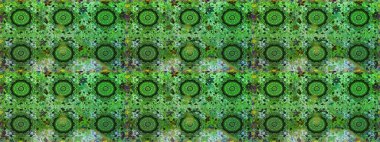 Raster altın tekstil baskısı. Kusursuz desenli oryantal süs. Çiçek kiremitleri. Yeşil ve gri renklerdeki altın desenli altın elementler. İslam tasarımı.