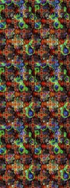 Küçük çiçekte hoş bir çiçek deseni var. Çiçeksel elementlerle süslenmiş zarif raster dokusu. Parlak çiçekli kahverengi ve siyah renkler üzerine soyut çizim deseni.