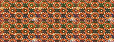 Klasik raster sarısı, kusursuz desen. Çiçek süsü kumaş deseni, cam, çiçek desenli metal kahverengi ve turuncu renklerde altın elementler..