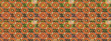 Klasik raster sarısı, kusursuz desen. Çiçek süsü kumaş deseni, cam, çiçek desenli metal kahverengi ve turuncu renklerde altın elementler..