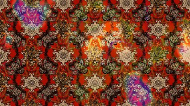 Kahverengi ve kırmızı renkte çiçekler. Küçük çiçekte sevimli çiçek deseni var..