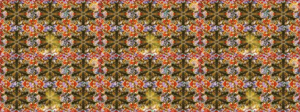 Altın antika ortaçağ dekoratifi, yaprakları ve kahverengi ve nötr renklerde altın desenli süslemeleri olan dikişsiz bir şablon. Kusursuz kraliyet lüksü, altın barok kumaş rengi..